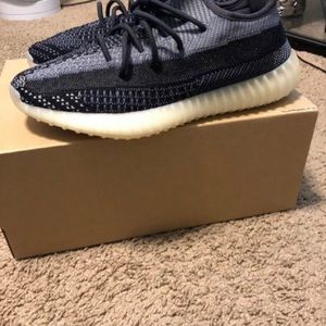 Adidas Yeezy V2 Carbon.